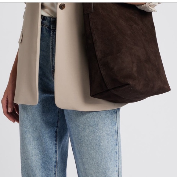 Madewell Essentials Suede Bucket Bag - Picture 7 of 10